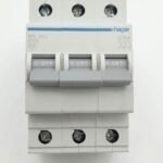 3 pole breaker
